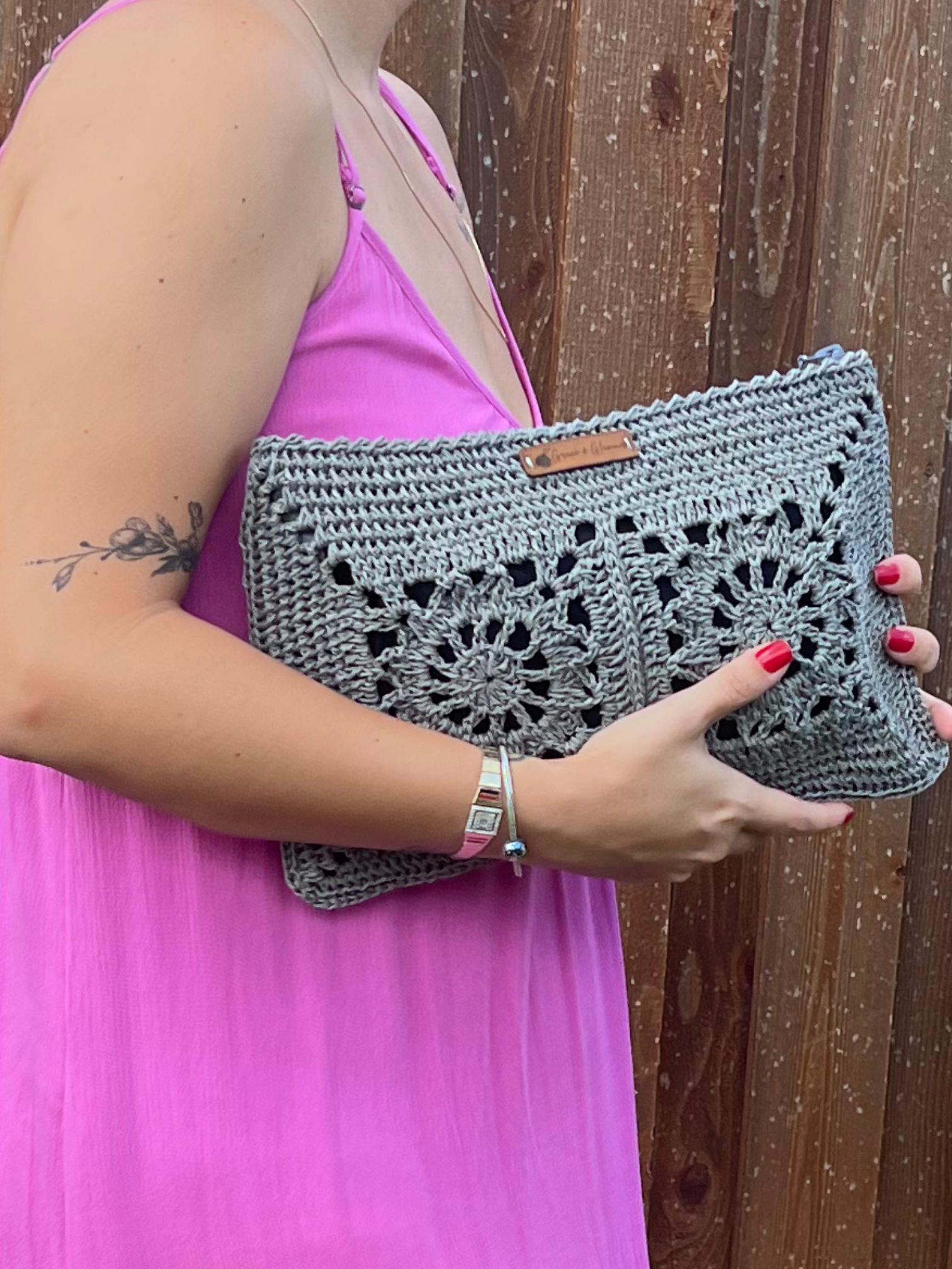 Handmade Crochet Raffia Clutch – Gray Wristlet Bag – Boho Summer Purse – Eco Friendly Gift for Her